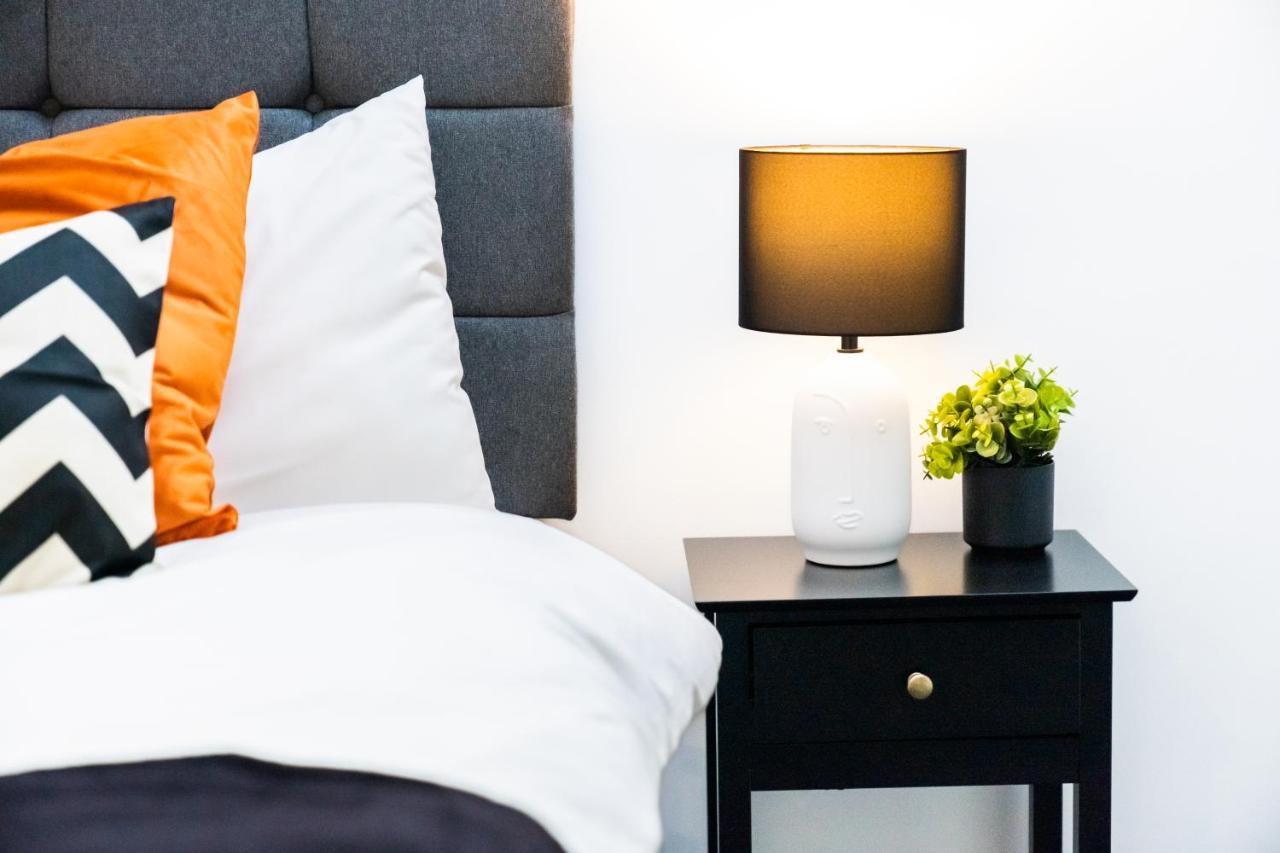 Hosta Group - Prestige 1 Bed - The Orange Apartment